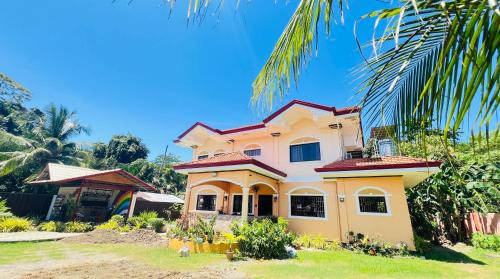 San Pedro Villa | Chateau La Princesa rooms with garden, Bar & billiard