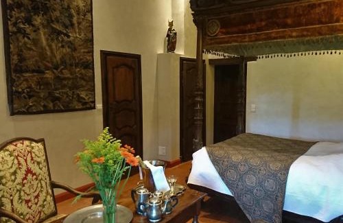 Mouret Bed & Breakfast | CHATEAU LA SERVAYRIE - Chambre d'hôtes