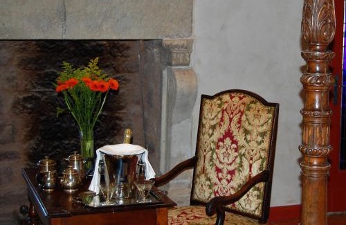 Mouret Bed & Breakfast | CHATEAU LA SERVAYRIE - Chambre d'hôtes