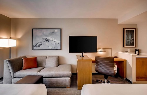 Mountain House Hotel | Check Out Peaks of Keystone! 3 Classy Units, Free Shuttle, Breakfast, Parking!