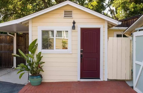 East San Roque Cottage | Cheerful 2 bedroom 2 bath Cottage with fireplace