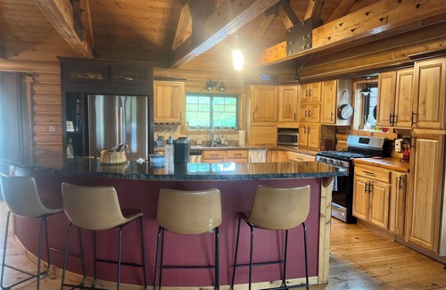 Victor Cabin | Cheerful 6bedrm Cabin, Teton Views- convenient to GTNP, Yellowstone, Swan Valley