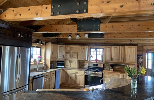 Victor Cabin | Cheerful 6bedrm Cabin, Teton Views- convenient to GTNP, Yellowstone, Swan Valley