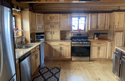 Victor Cabin | Cheerful 6bedrm Cabin, Teton Views- convenient to GTNP, Yellowstone, Swan Valley