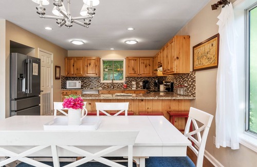 Smithville Ski Chalet | Cherokee Hideaway (Dog-Friendly)