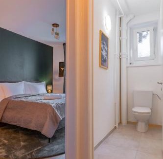 District 6 Apartment | Chesterfield Suite