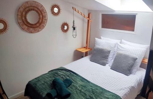 Verdun Apartment | chez Arty - Géré par Presta-Zen'Services