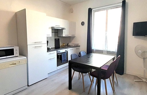 Azay-le-Rideau Apartment | Chez Benjamin -> Sleeps 2 to 4 in the center of Azay