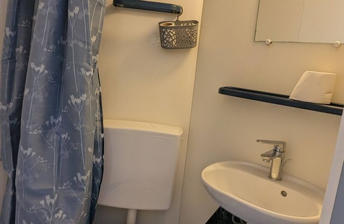 Lully Apartment | Chez Fantin - Chambres Indépendantes Avec Cabine de Douche