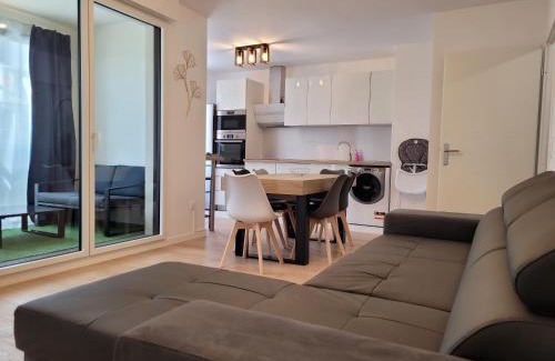 Chessy Apartment | Chez Patron T3 2BR with 2 parking near Disneyland Paris & train station-Chessy