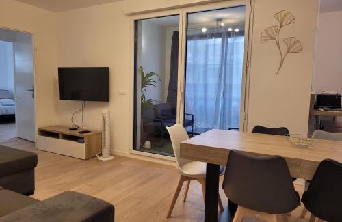 Chessy Apartment | Chez Patron T3 2BR with 2 parking near Disneyland Paris & train station-Chessy