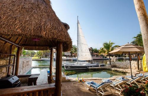 Puerto Aventuras Hotel | Chez Waffle Hotel