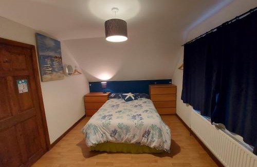 Poole House | Chezzas Homestay FREE driveway parking & private bathroom TwinTripleKingDoubleRooms