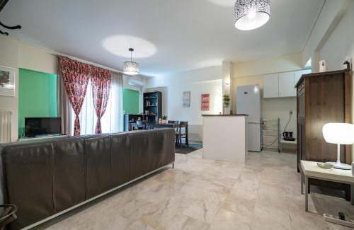 Pangrati Apartment | Chic 2-Bdrm Oasis in Pangrati by ΜΡS