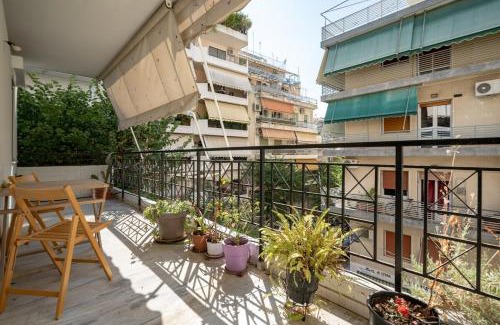 Pangrati Apartment | Chic 2-Bdrm Oasis in Pangrati by ΜΡS