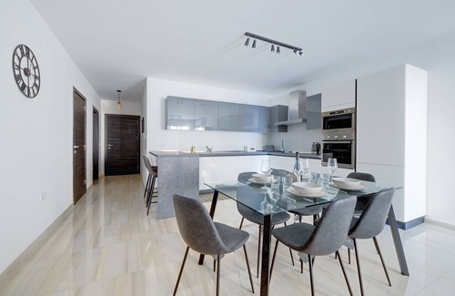 Ta' Xbiex Apartment | Chic 2BR Apartment, Ideal Location