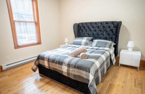 La Petite-Patrie Apartment | Chic 2BR near Little Italy - 5mins to Metro