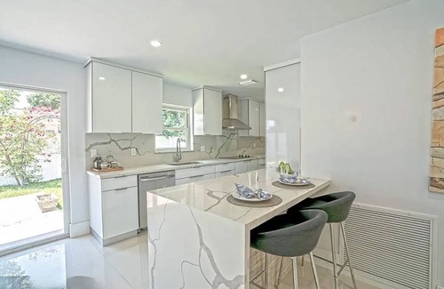 Wilton Manors House | Chic 3BR 2BA Getaway With Private Pool Oasis