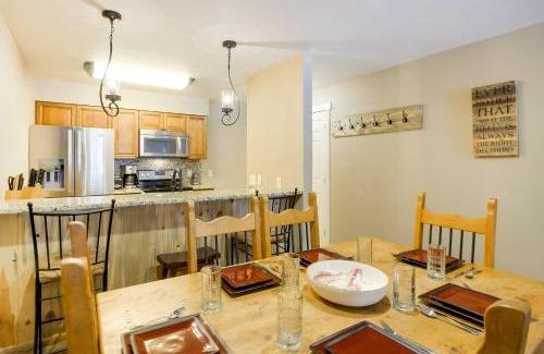 Peak 8 Apartment | Chic and Cozy Breck Condo Ski-InandSki-Out at Peak 8!