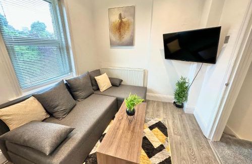 Bournemouth Apartment | Chic Apartment in Central Bournemouth with Parking