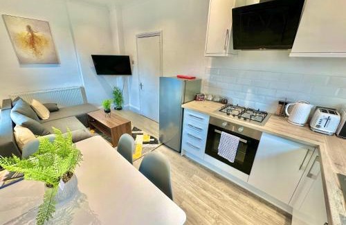 Bournemouth Apartment | Chic Apartment in Central Bournemouth with Parking