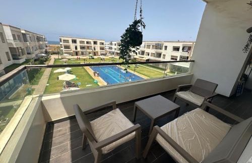 El Mansouria Apartment | Chic apartment with a pool view