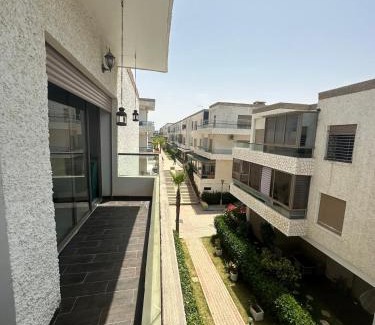 El Mansouria Apartment | Chic apartment with a pool view