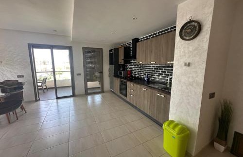 El Mansouria Apartment | Chic apartment with a pool view