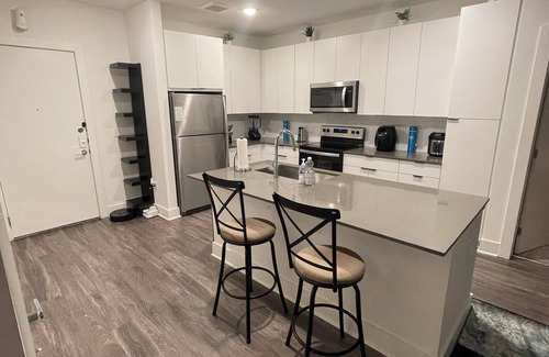 Peoplestown Apartment | Chic Apartment with Workspace in Atlanta – Ideal for Business or Leisure!