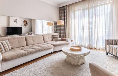 Esentepe Apartment | Chic Flat 5 min to Kanyon Mall and Metro in Levent
