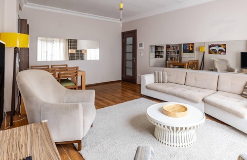 Esentepe Apartment | Chic Flat 5 min to Kanyon Mall and Metro in Levent