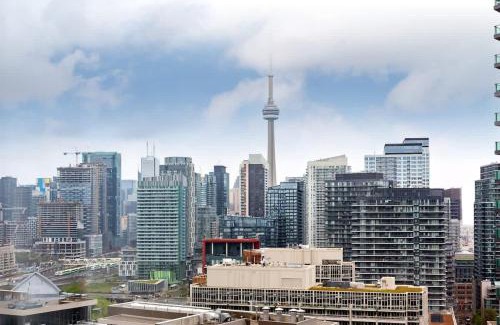 Fort York Apartment | Chic Fort York Studio Cozy Retreat in Downtown TO