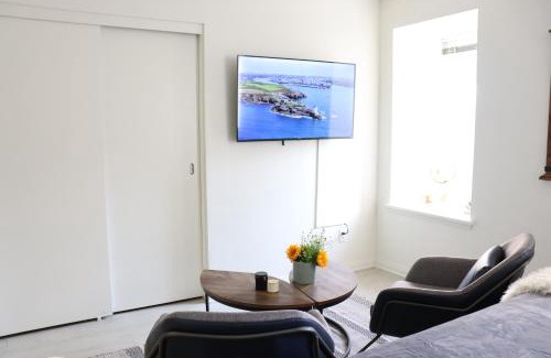 Downtown Apartment | Chic Studio On The Promenade By The Pier
