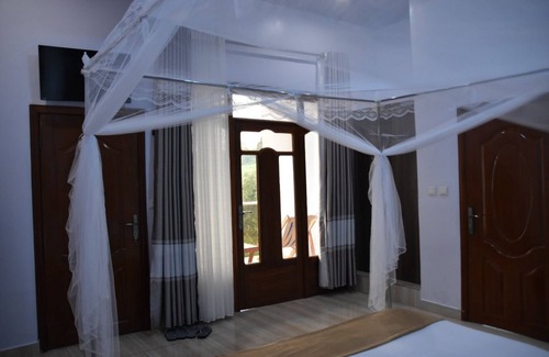 Gisakura Cabin | Chimpanzee Lodge