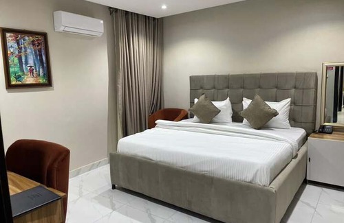 Ikeja Hotel | CHOICE SUITES SIGNATURE