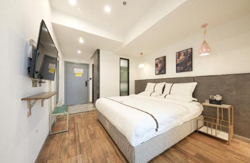 Yuzhong Hotel | Chongqing Qiansu Qingpan Hotel解放碑洪崖洞店