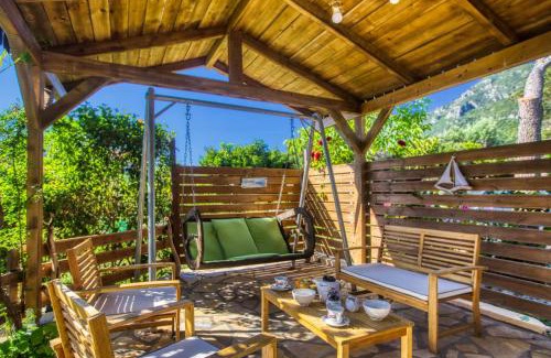 Agios Matthaios Apartment | Christinas lofts