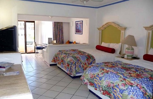 El Medano Ejidal Resort | Christmas 2023 at Marina Fiesta Resort in Cabo from Dec. 25, 2023 - Jan. 1, 2024