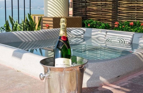 Flamingos Villa | CHRISTMAS in 2 Bedroom OCEAN FRONT VILLA/Jacuzzi on balcony - Nuevo Vallarta