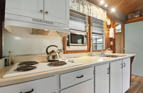Hanalei House | Chung Cottage - a 1br/1.5ba cottage steps from Hanalei Bay