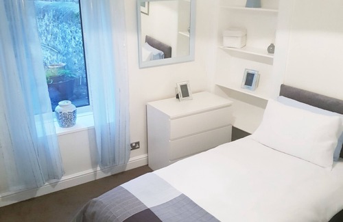 Dunfermline Cottage | Church View Townhill Dunfermline - Near Edinburgh
