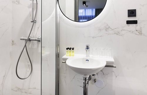 Burgwallen Nieuwe Zijde Hotel | Ciao Papa Hotel Amsterdam Central Station