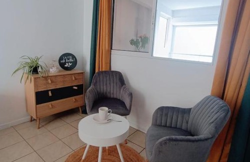 Le Moule Apartment | Cibuqueira numéro 5, Appartement en centre ville,vue sur mer, plage à pied