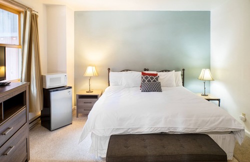 Telluride Hotel | Cimarron Lodge 50 by AvantStay | Ski-In/Ski-Out Property w/Two Hot Tubs!