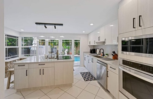 North Palm Beach House | Cinderella's Beach Cottage Heated Pool minutes from BEACH!!!
