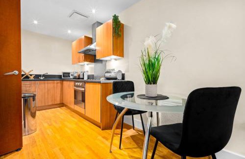 Theatreland Birmingham Apartment | City Centre - Chinatown - Apartment - Balcony - Secure Parking - Fast WIFI - 39A