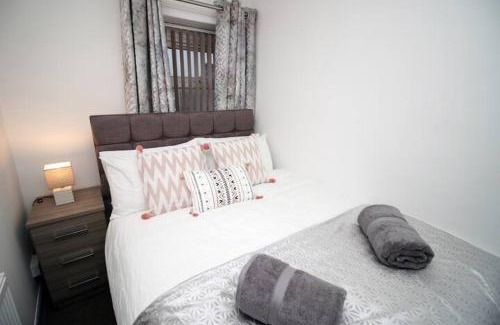 Castle Apartment | City Centre, Parking, Smart Tv's in all rooms