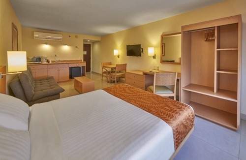 Mazatlan Hotel | City Express by Marriott Mazatlán
