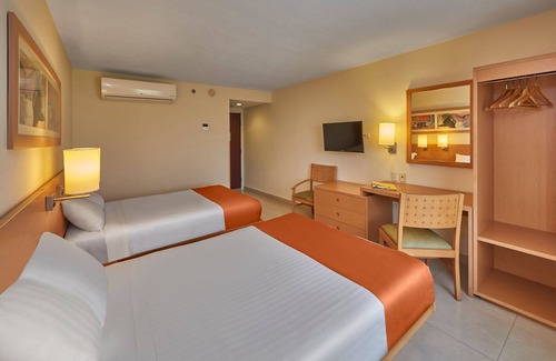 Mazatlan Hotel | City Express by Marriott Mazatlán
