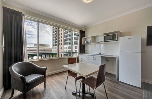 Townsville Hotel | City Oasis Inn Townsville, SureStay Collection by BW